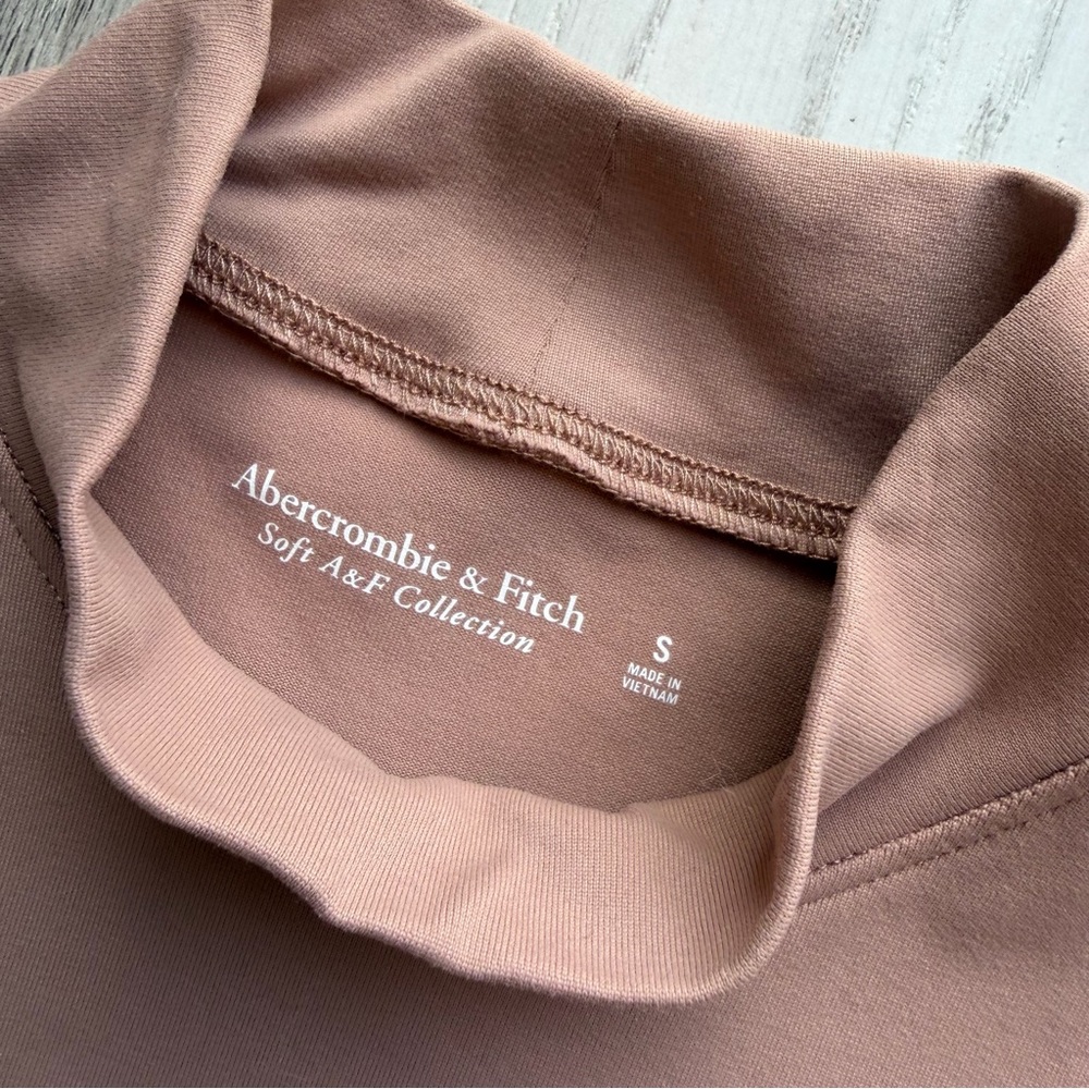 Abercrombie & Fitch Dusty tan Long Sleeve Bodysuit - Picture 5 of 6